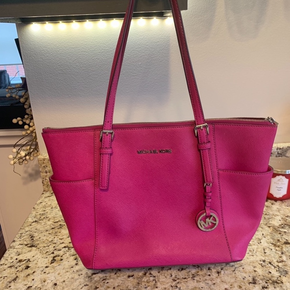 Michael Kors Jet Set zip tote